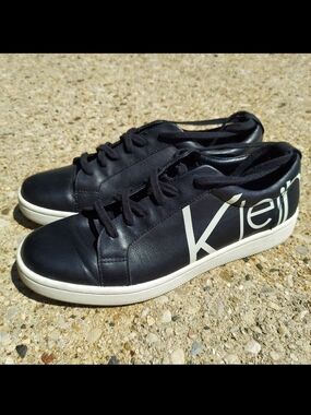 Calvin Klein Danya Women's Black with White Logo Low Top Sneakers, Size 9, Clean